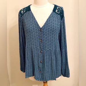 Maurices Green White Geometric Lace SZ XL Boho Victorian Romantic Peasant Top